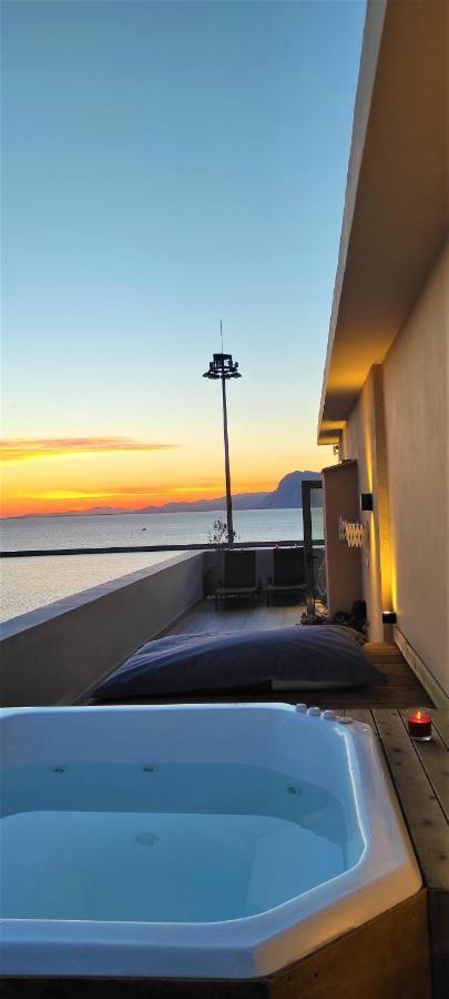 Majestic Penthouse In The Heart Of Patraアパートメント エクステリア 写真