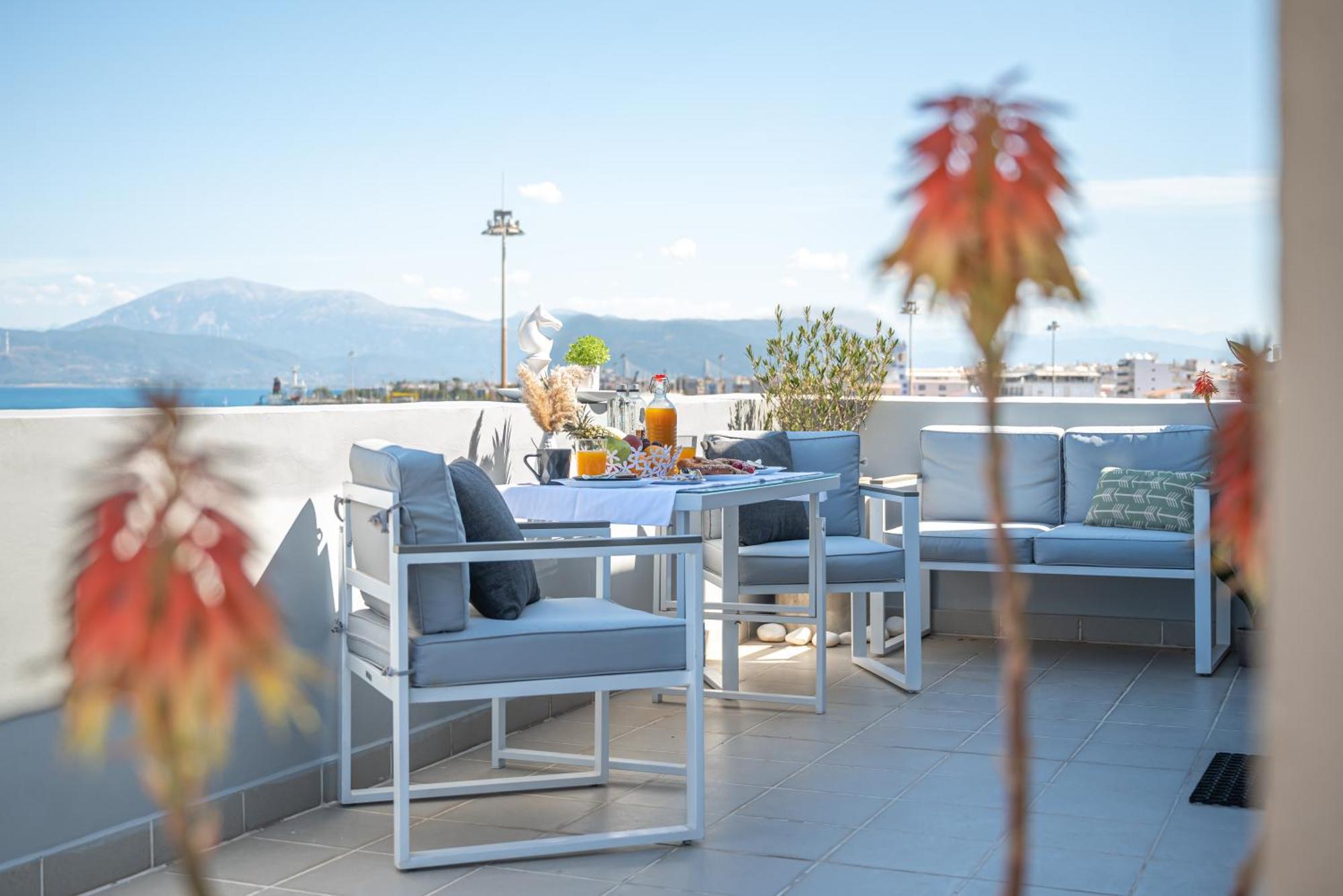 Majestic Penthouse In The Heart Of Patraアパートメント エクステリア 写真