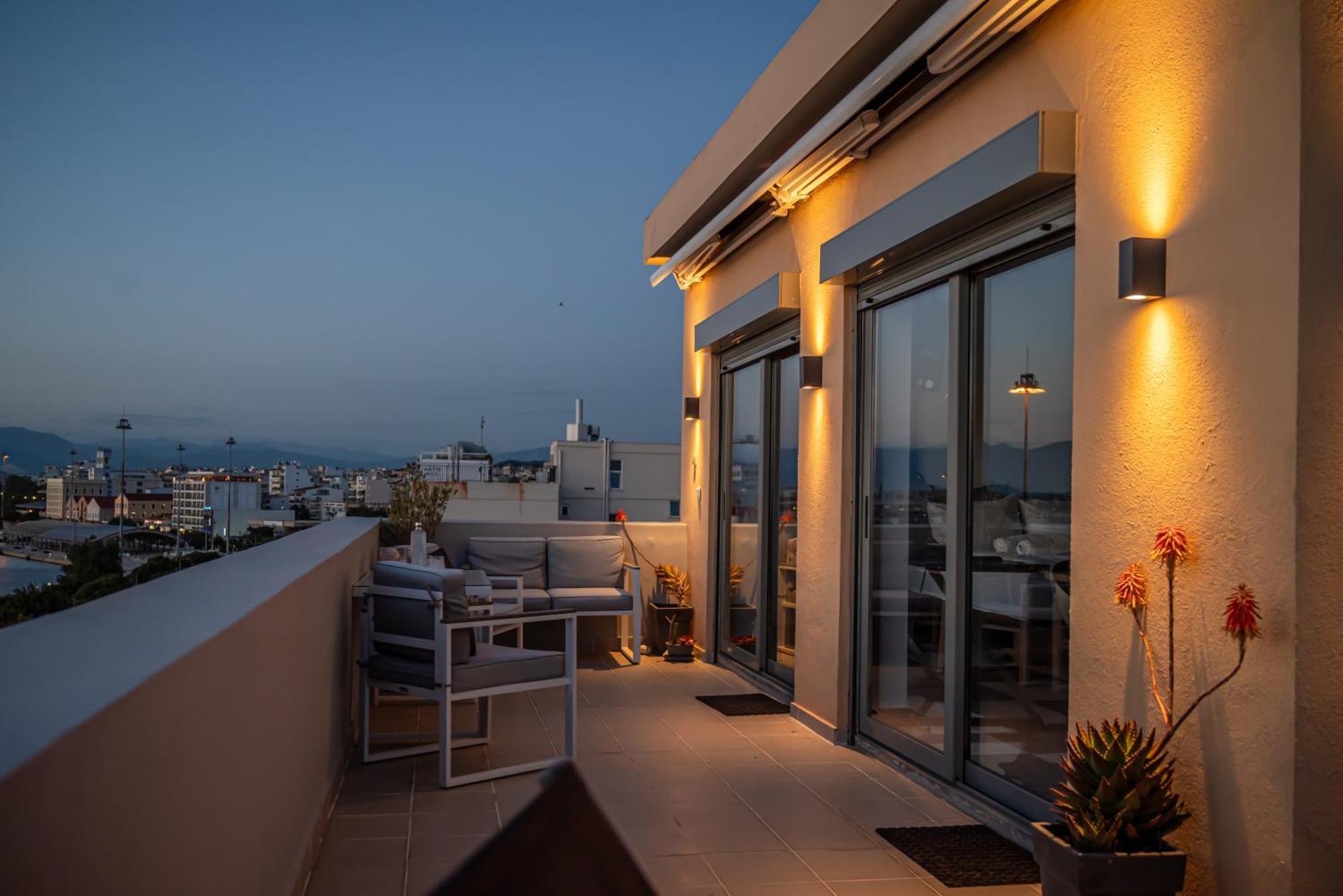 Majestic Penthouse In The Heart Of Patraアパートメント エクステリア 写真